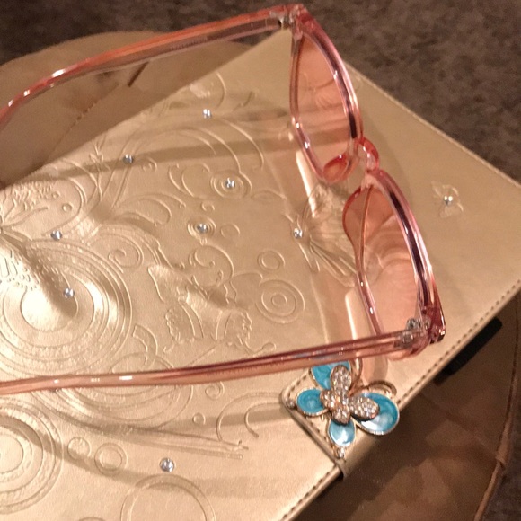 Blush transparent sunglasses 😎 - Picture 5 of 5